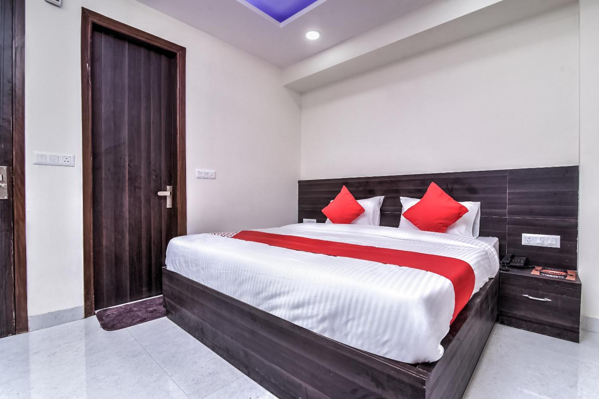 Hotel Aerostar Gold - Opposite Max Healthcare Delhi  Buitenkant foto