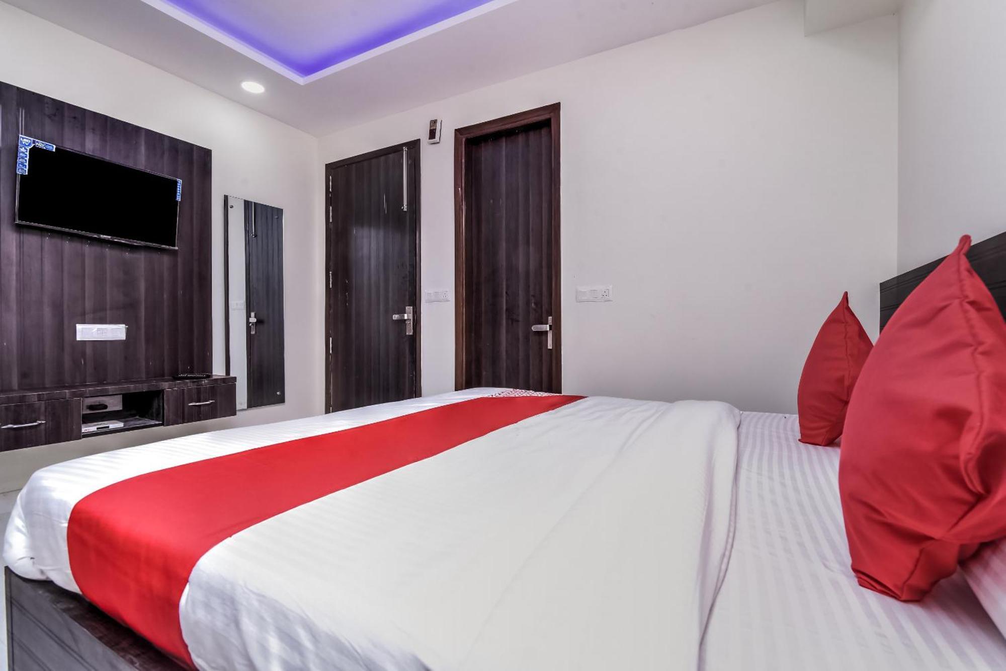 Hotel Aerostar Gold - Opposite Max Healthcare Delhi  Buitenkant foto