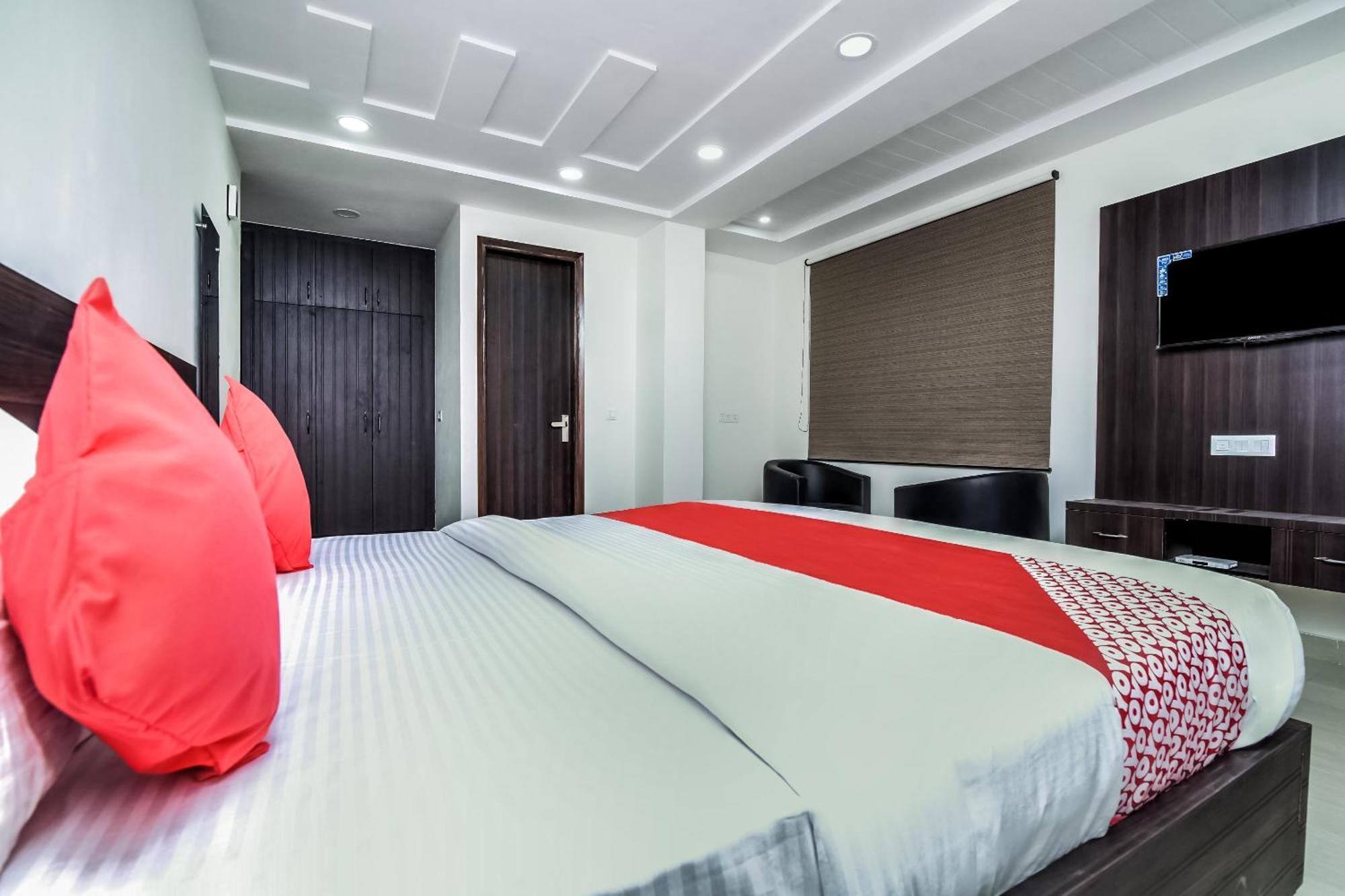Hotel Aerostar Gold - Opposite Max Healthcare Delhi  Buitenkant foto