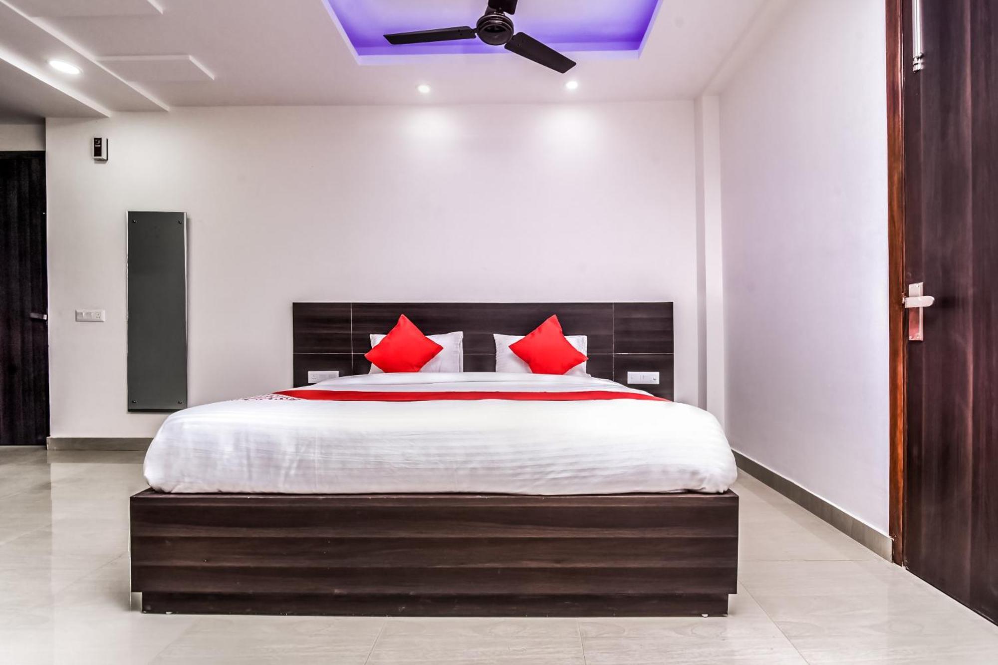 Hotel Aerostar Gold - Opposite Max Healthcare Delhi  Buitenkant foto