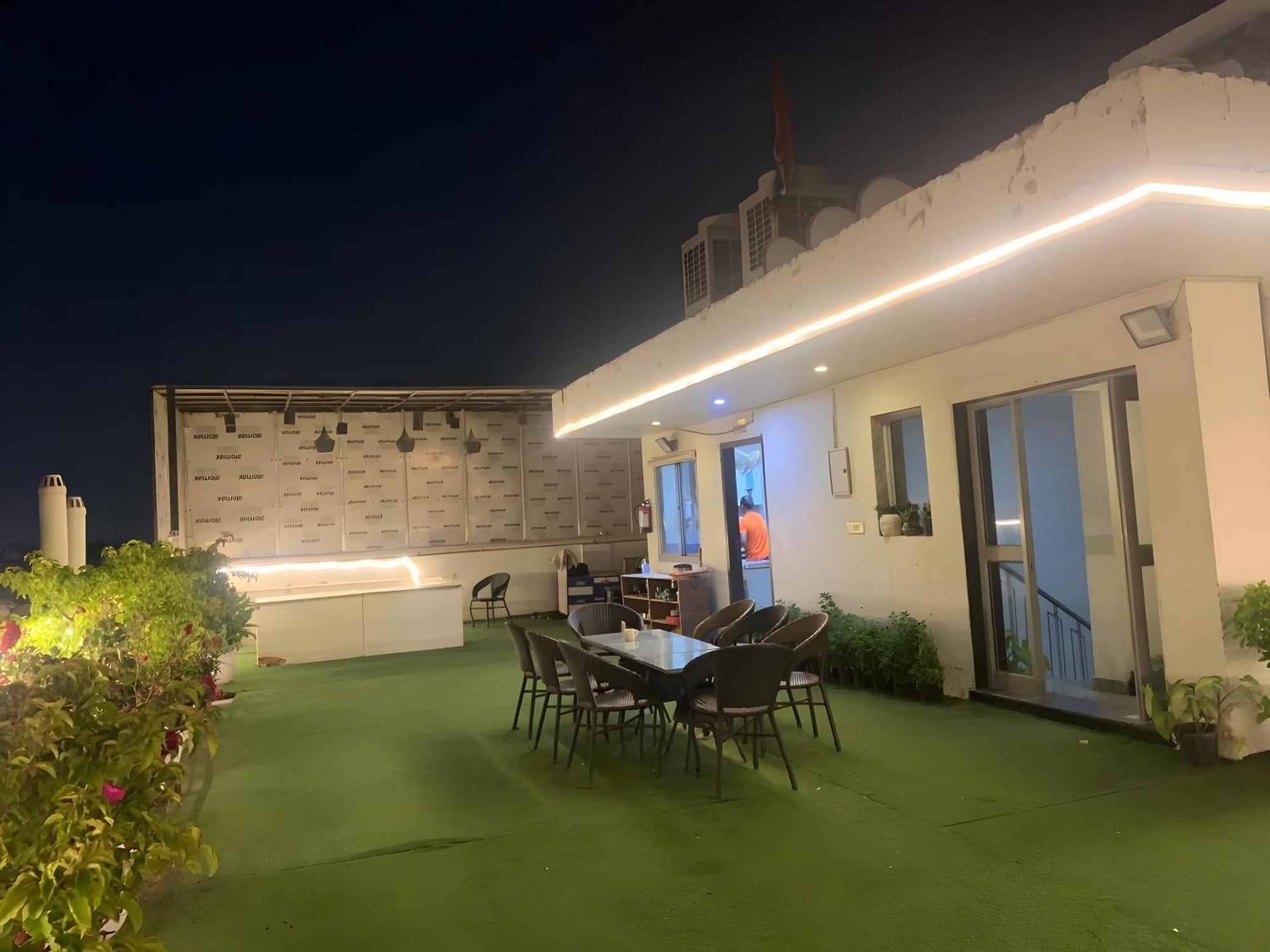 Hotel Aerostar Gold - Opposite Max Healthcare Delhi  Buitenkant foto