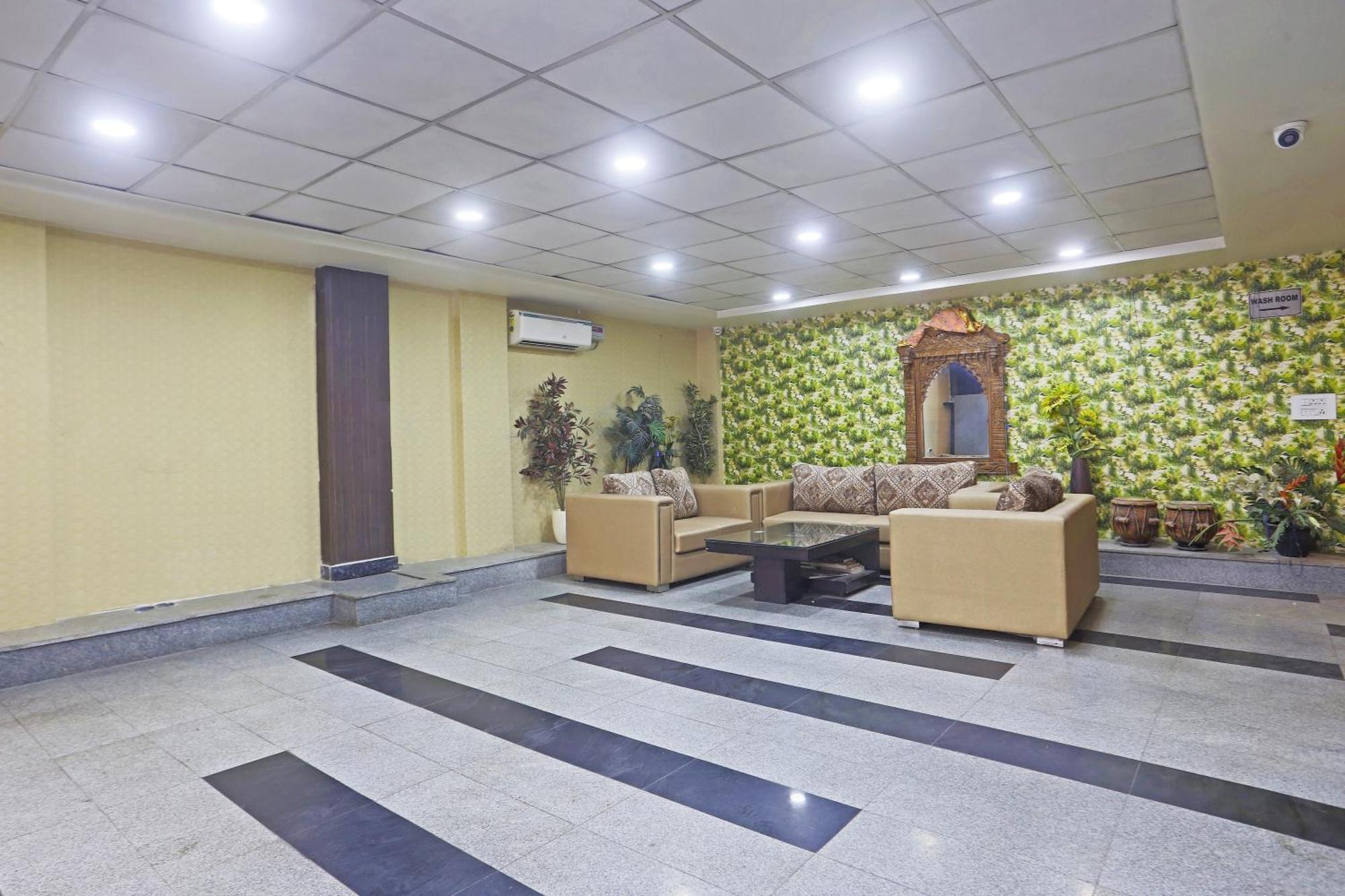 Hotel Aerostar Gold - Opposite Max Healthcare Delhi  Buitenkant foto