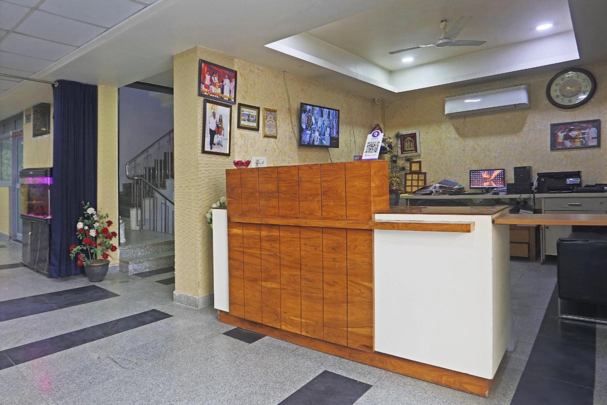 Hotel Aerostar Gold - Opposite Max Healthcare Delhi  Buitenkant foto