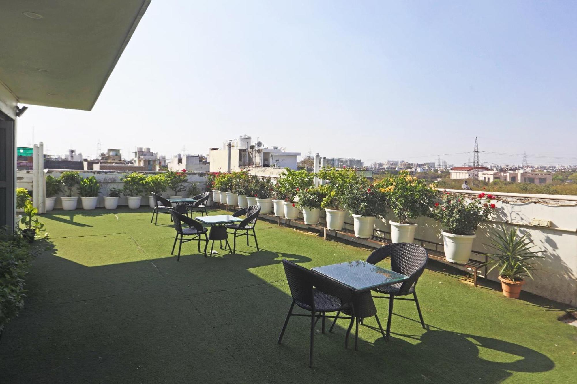Hotel Aerostar Gold - Opposite Max Healthcare Delhi  Buitenkant foto