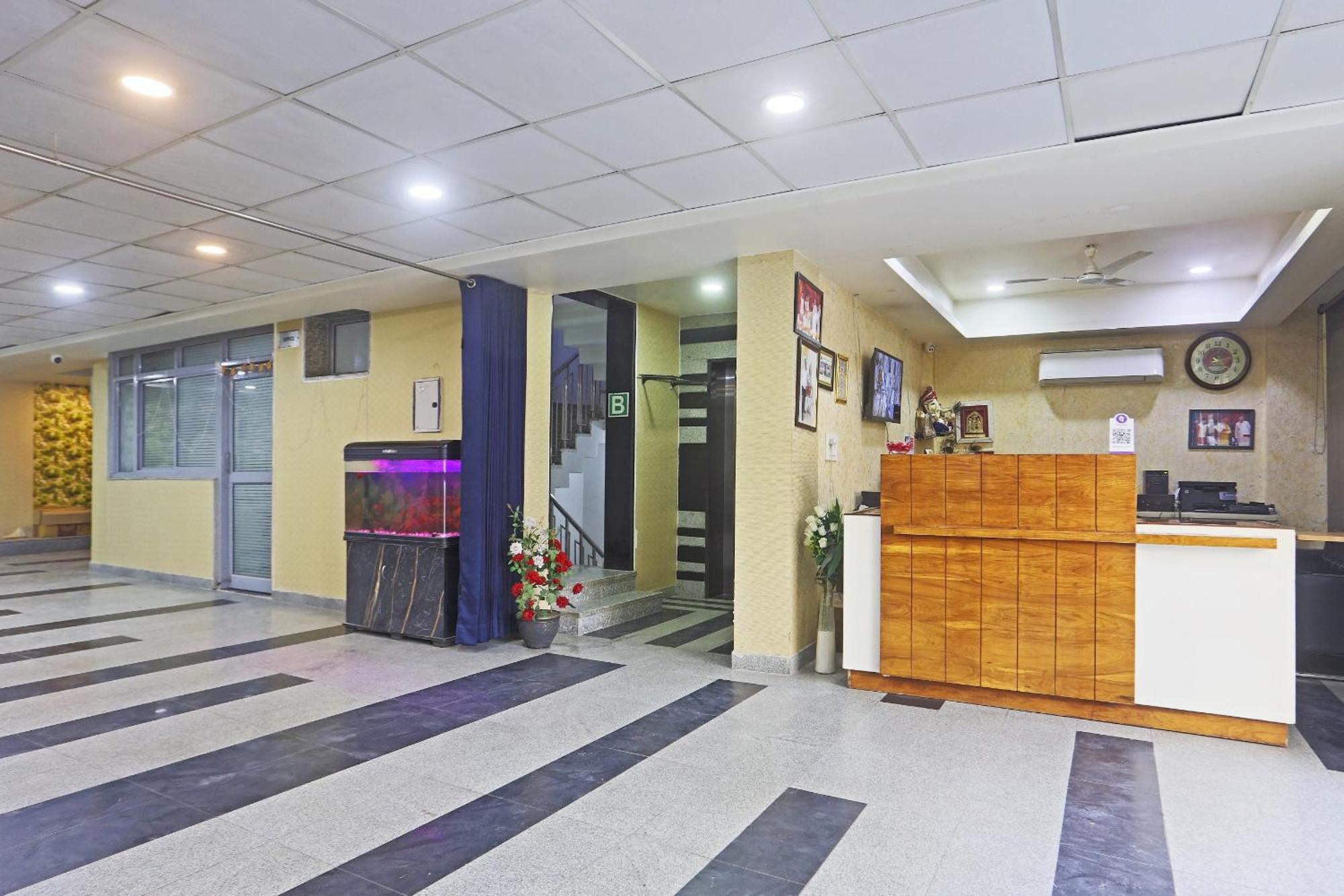 Hotel Aerostar Gold - Opposite Max Healthcare Delhi  Buitenkant foto