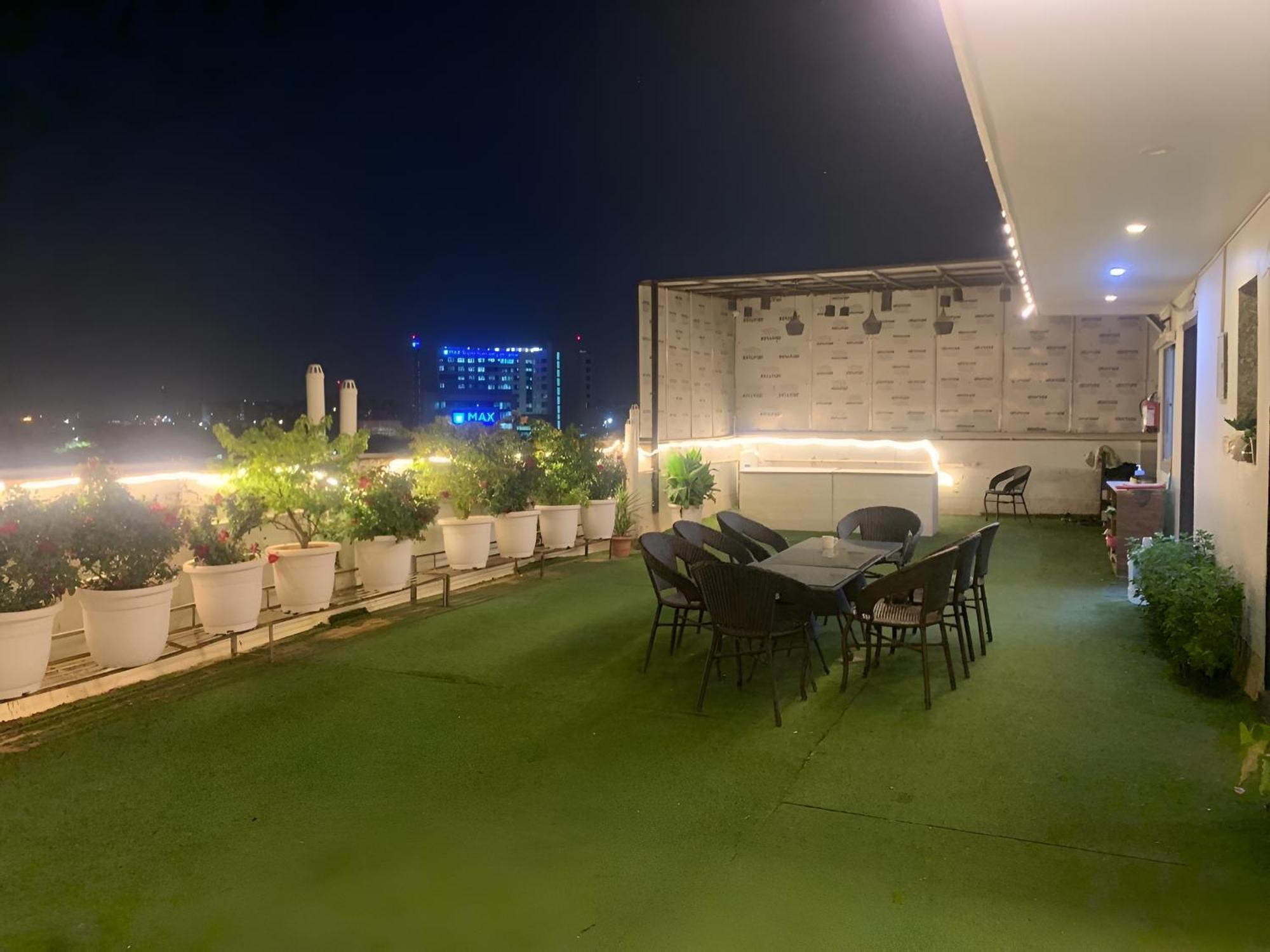 Hotel Aerostar Gold - Opposite Max Healthcare Delhi  Buitenkant foto