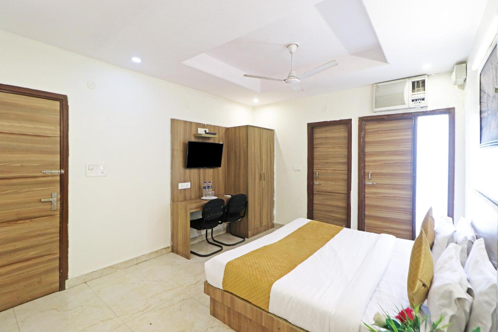Hotel Aerostar Gold - Opposite Max Healthcare Delhi  Buitenkant foto