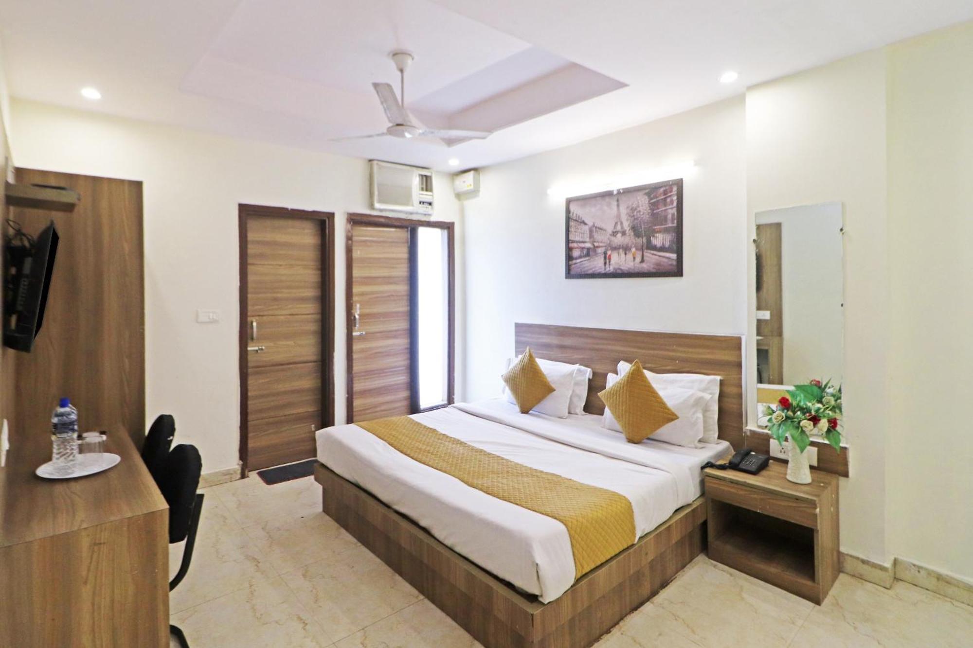 Hotel Aerostar Gold - Opposite Max Healthcare Delhi  Buitenkant foto