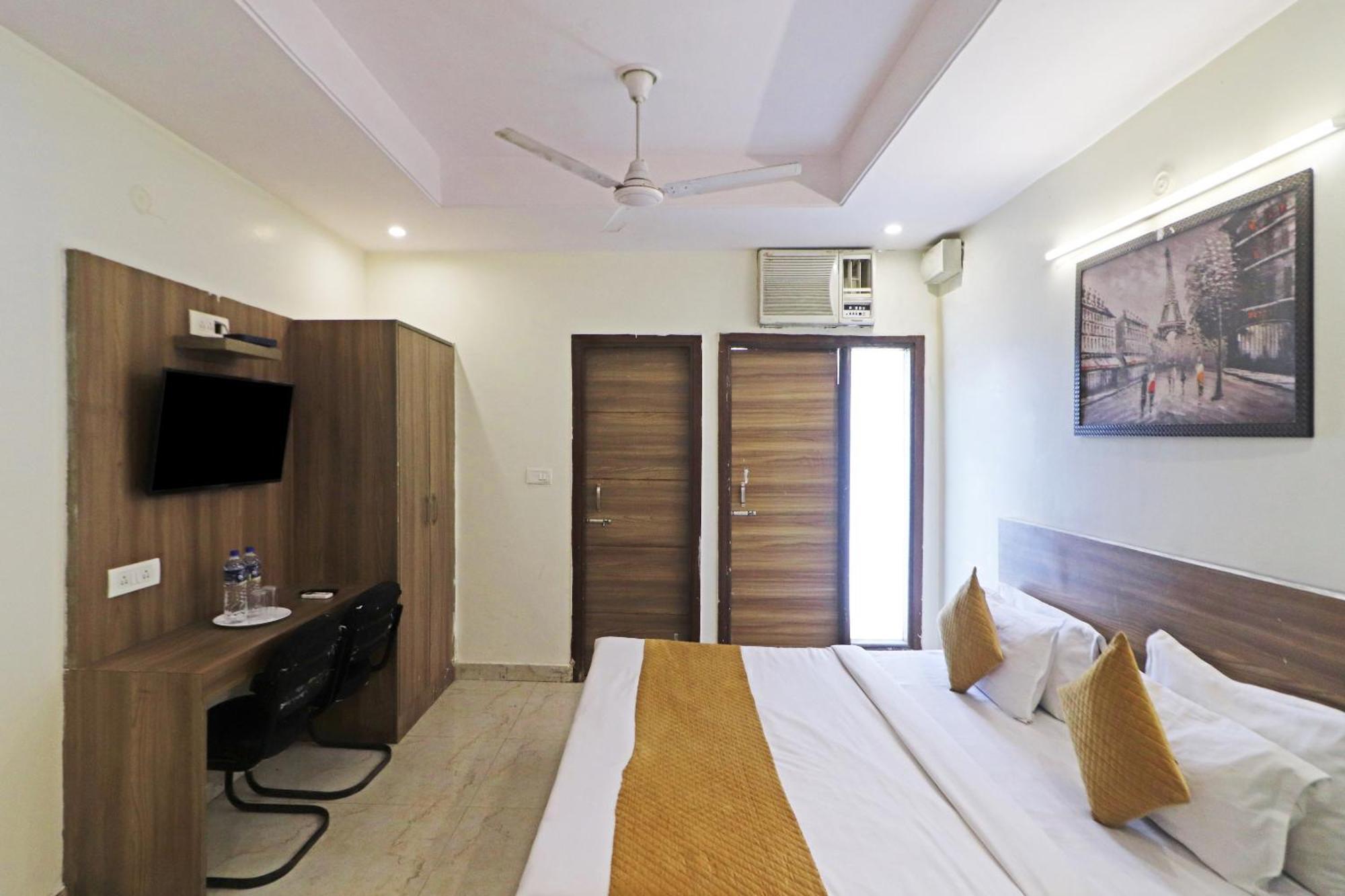 Hotel Aerostar Gold - Opposite Max Healthcare Delhi  Buitenkant foto