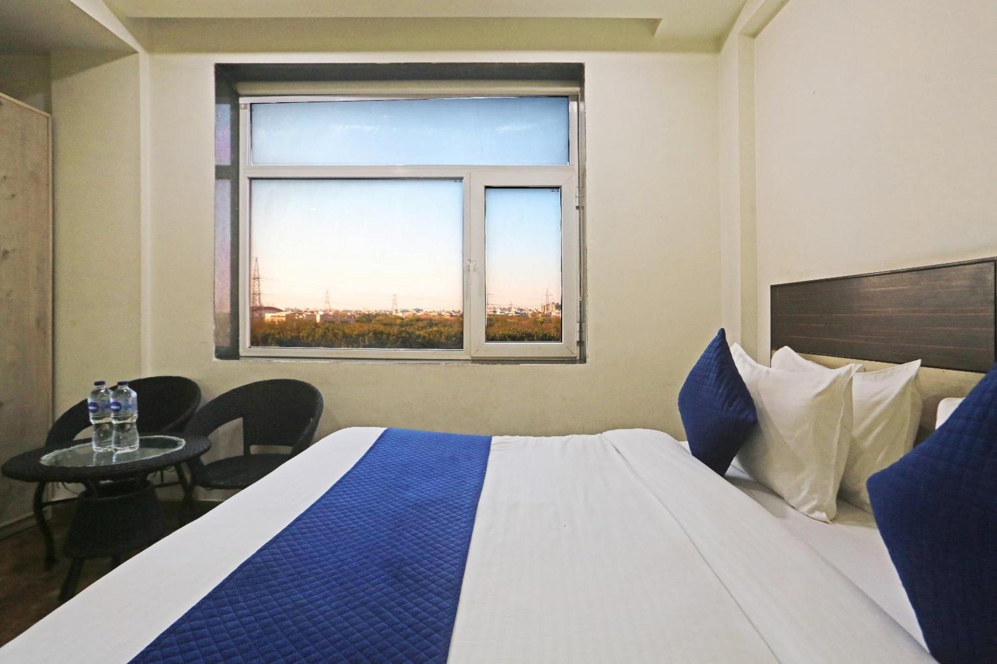 Hotel Aerostar Gold - Opposite Max Healthcare Delhi  Buitenkant foto
