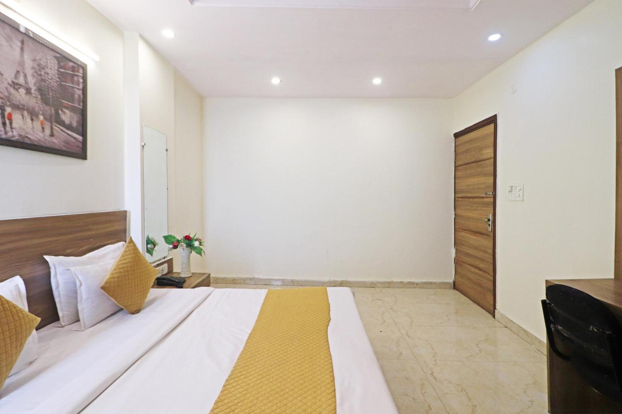 Hotel Aerostar Gold - Opposite Max Healthcare Delhi  Buitenkant foto