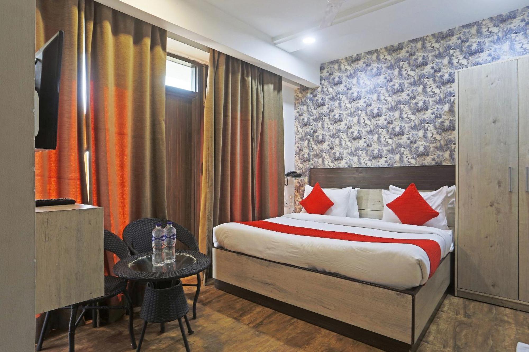 Hotel Aerostar Gold - Opposite Max Healthcare Delhi  Buitenkant foto