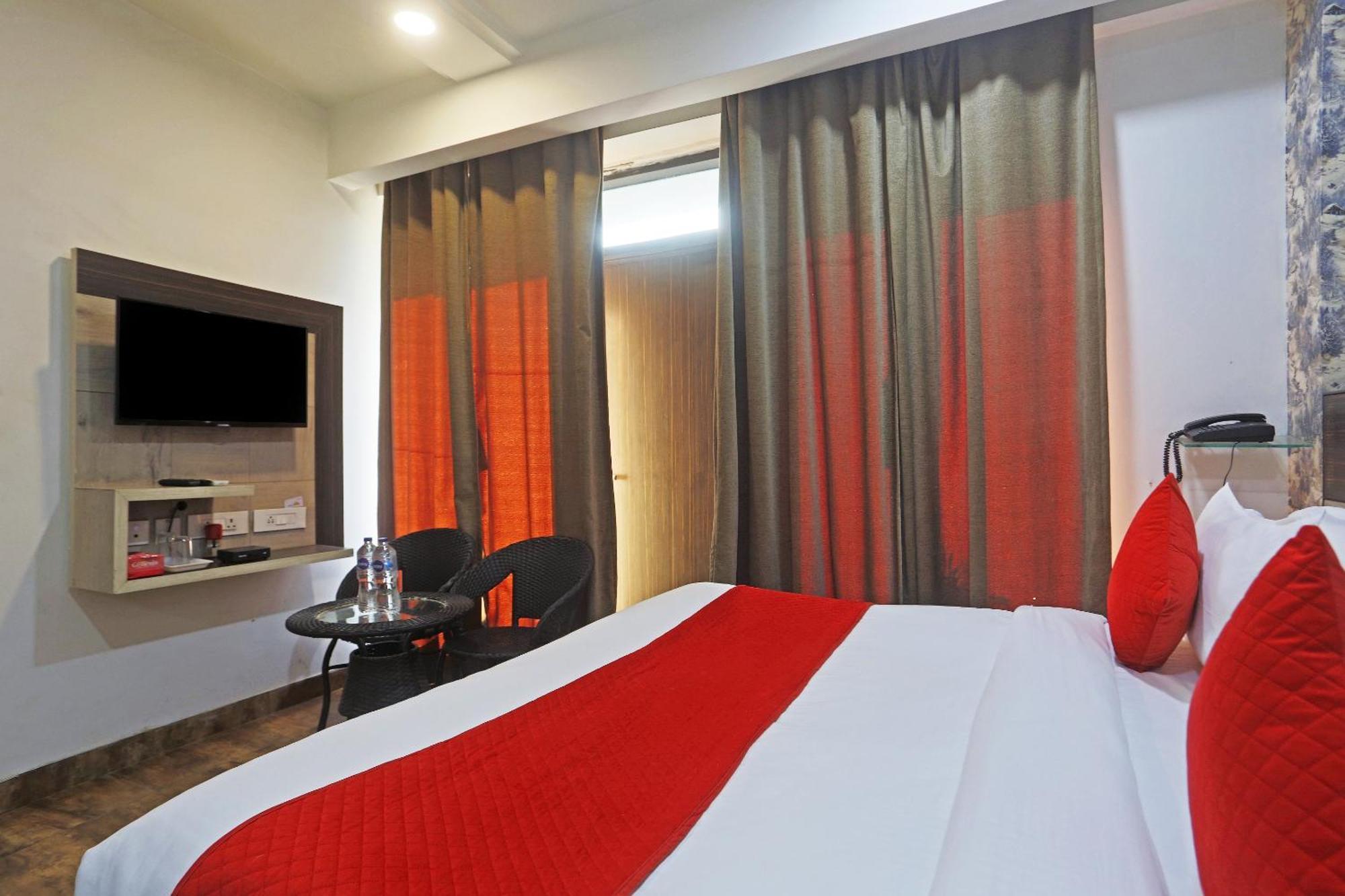 Hotel Aerostar Gold - Opposite Max Healthcare Delhi  Buitenkant foto