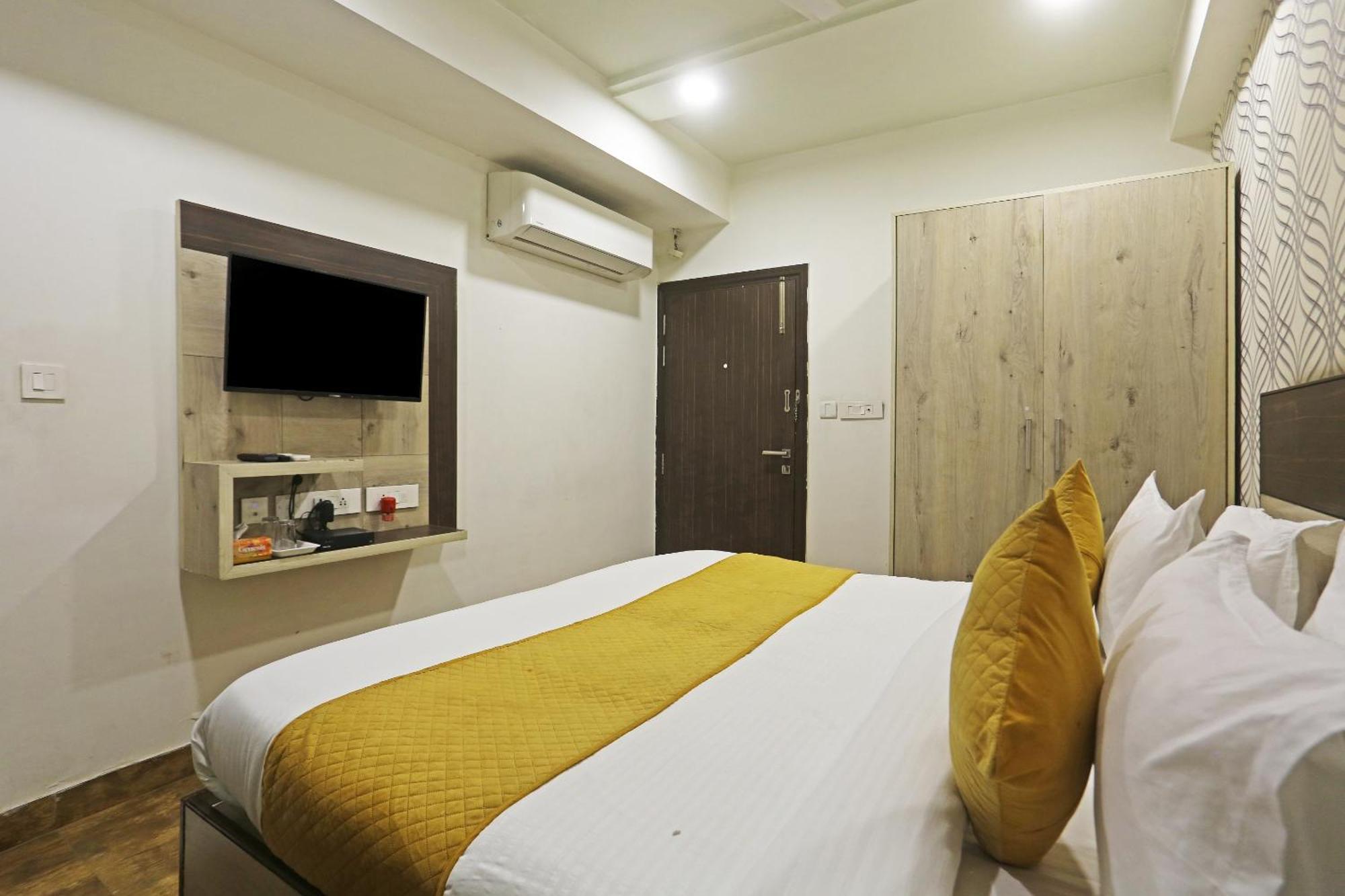 Hotel Aerostar Gold - Opposite Max Healthcare Delhi  Buitenkant foto
