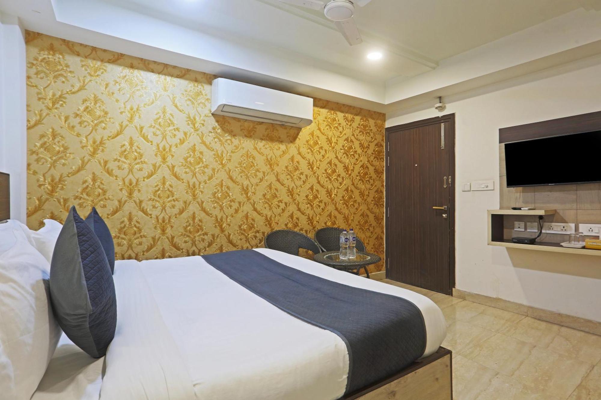 Hotel Aerostar Gold - Opposite Max Healthcare Delhi  Buitenkant foto