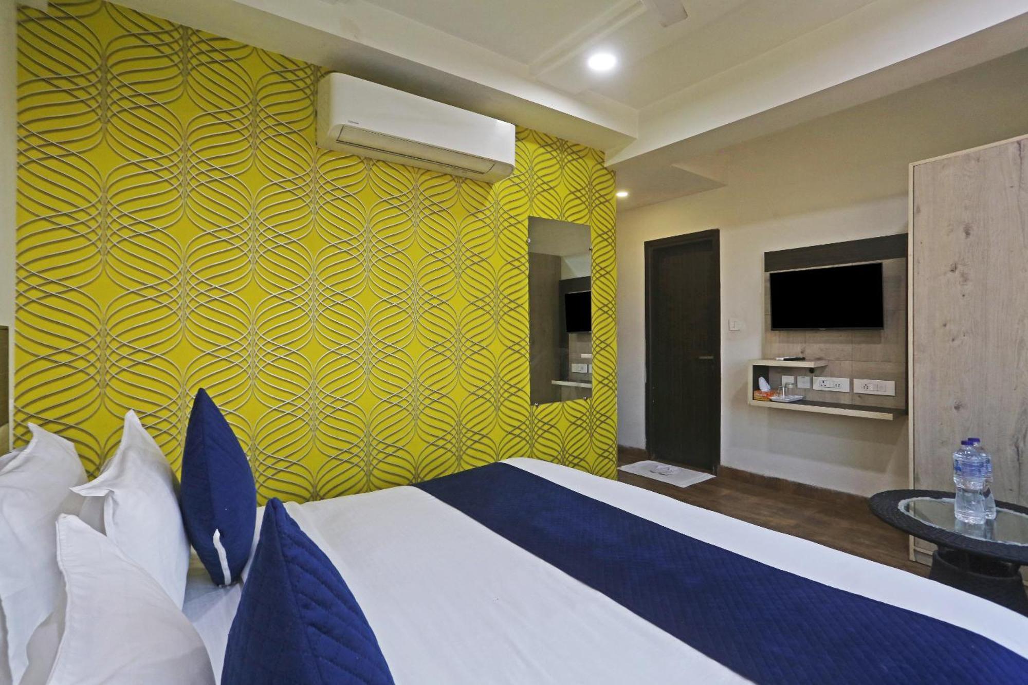 Hotel Aerostar Gold - Opposite Max Healthcare Delhi  Buitenkant foto