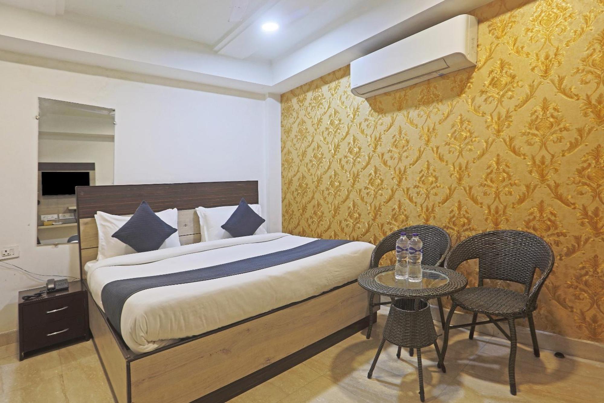 Hotel Aerostar Gold - Opposite Max Healthcare Delhi  Buitenkant foto