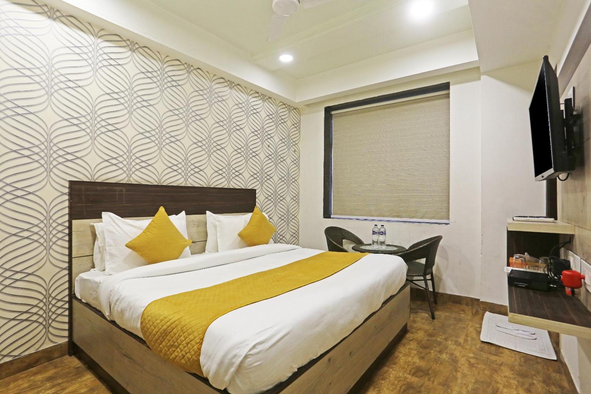 Hotel Aerostar Gold - Opposite Max Healthcare Delhi  Buitenkant foto